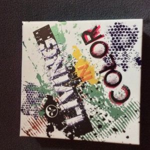 Living in color eyeshadow palette